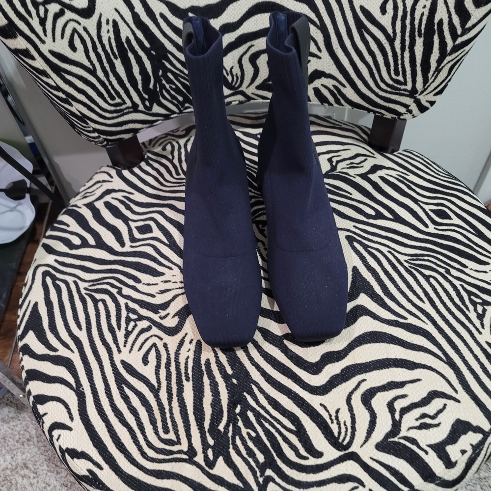 Elegant Navy Women's Boots